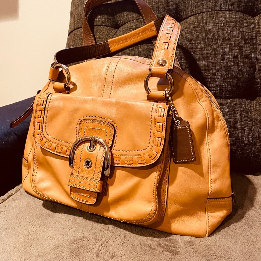 Great multiuser Coach hand bag. Used a few times